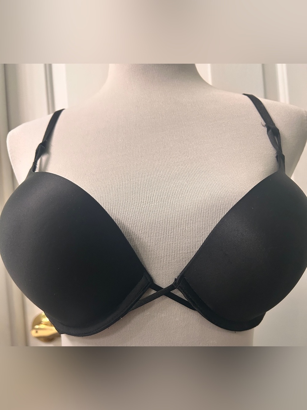 Victoria's Secret Bombshell Add-2-Cups Push-Up Bra, never worn w: sz 36 B, black